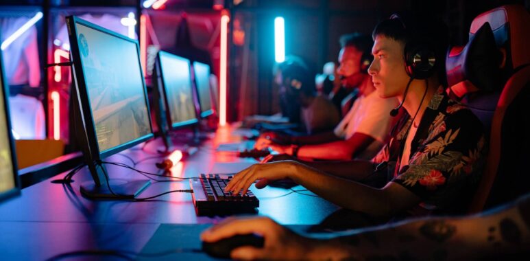What is Esports? The Definitive Guide to Online Gaming